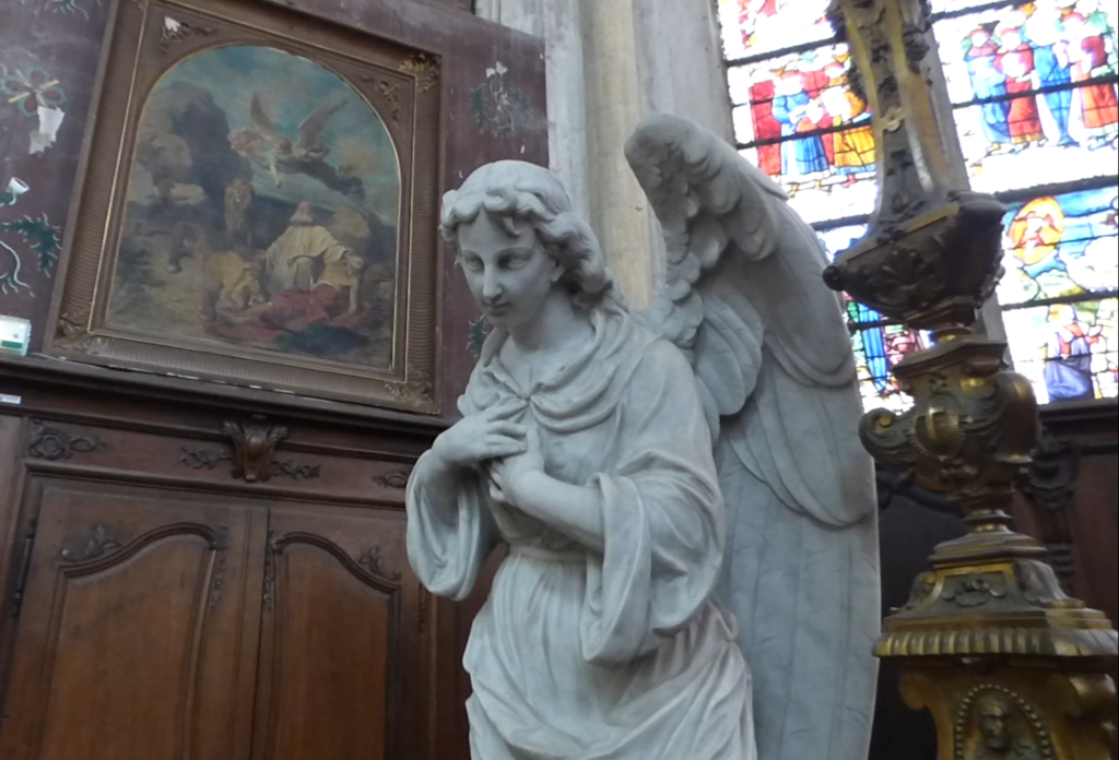 L'un des deux anges adorateurs de l'église de Vézelise