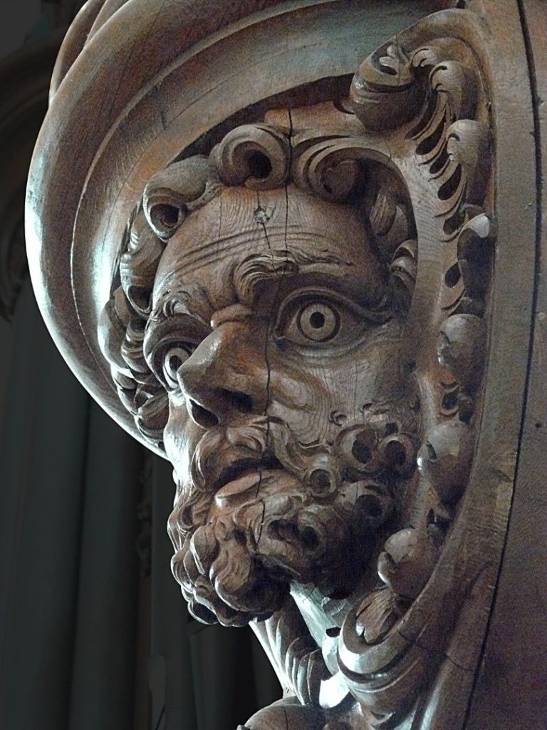 masque d'homme barbu de l'orgue de Vézelise