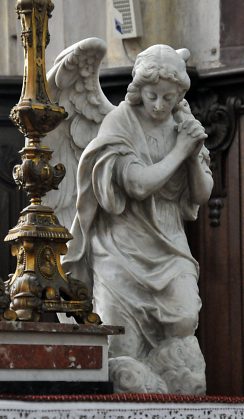 Ange adorateur de droite