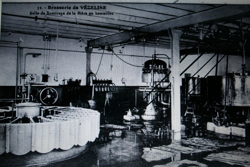 La salle de soutirage de la bière en bouteilles.